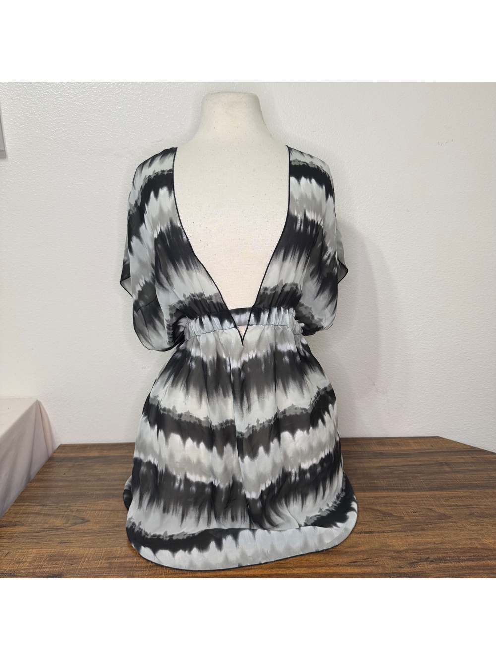BONGO Black and White Tie-Dye Patterned Sheer Beach Cover Size Medium